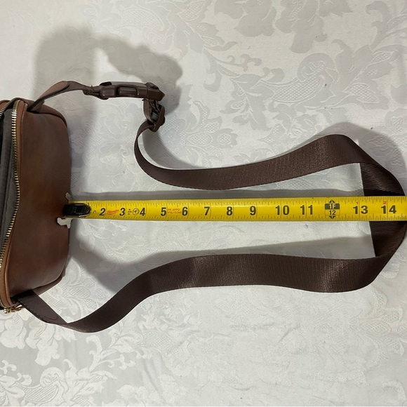 Telena Waist/Fanny/Shoulder Bag w/Nice Organizational Features New Without Tags - Picture 10 of 10